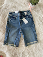 Load image into Gallery viewer, Denim Bermuda - Judy Blue
